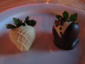 chocolate covered strawberries wedding moon palace