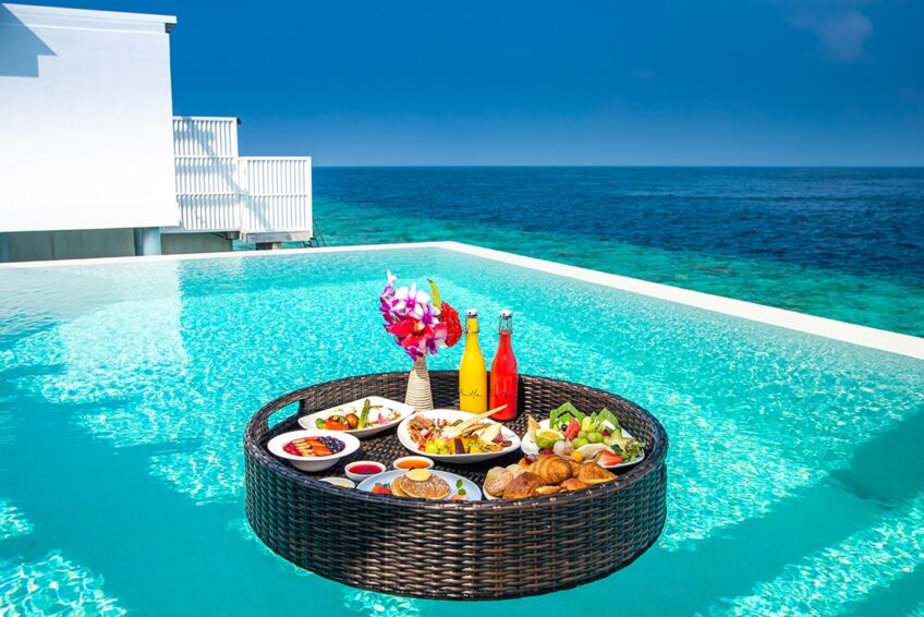 Hotels with floating breakfast