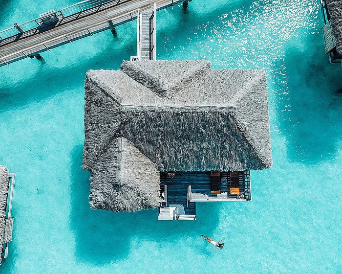 Bora Bora overwater bungalows - Four Seasons