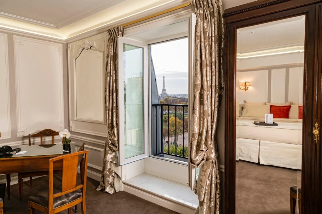 Hotels in Paris with Eiffel Tower View - Hotel Regina
