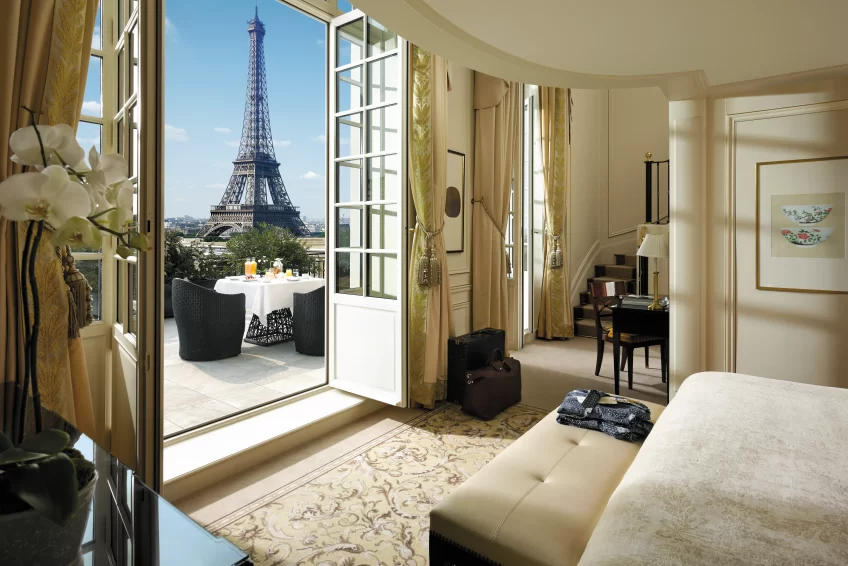 Hotels in Paris with Eiffel Tower View - Shangri La Paris