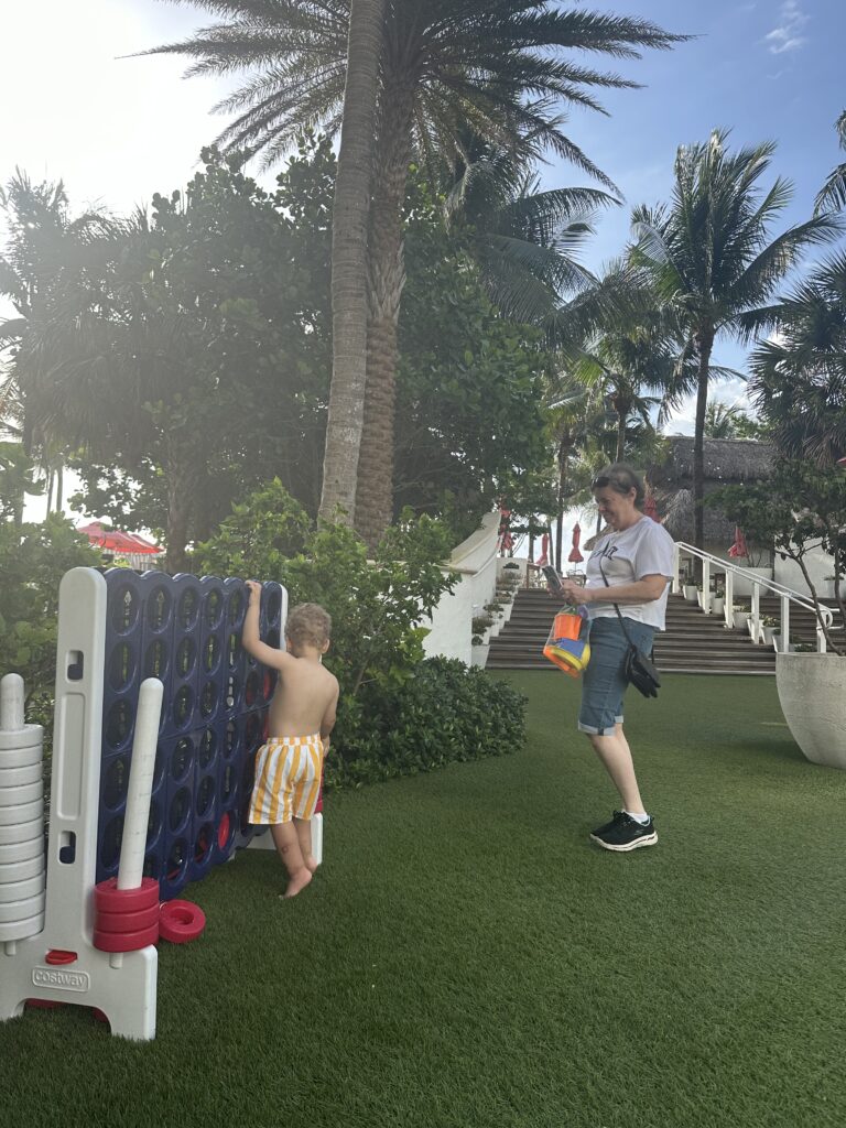 Cadillac Hotel & Beach Club Miami - connect four